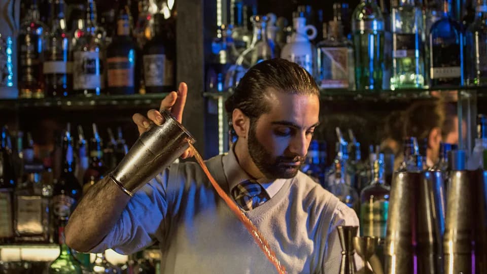 Thưởng thức cocktail đặc sắc từ LUCA CINALLI