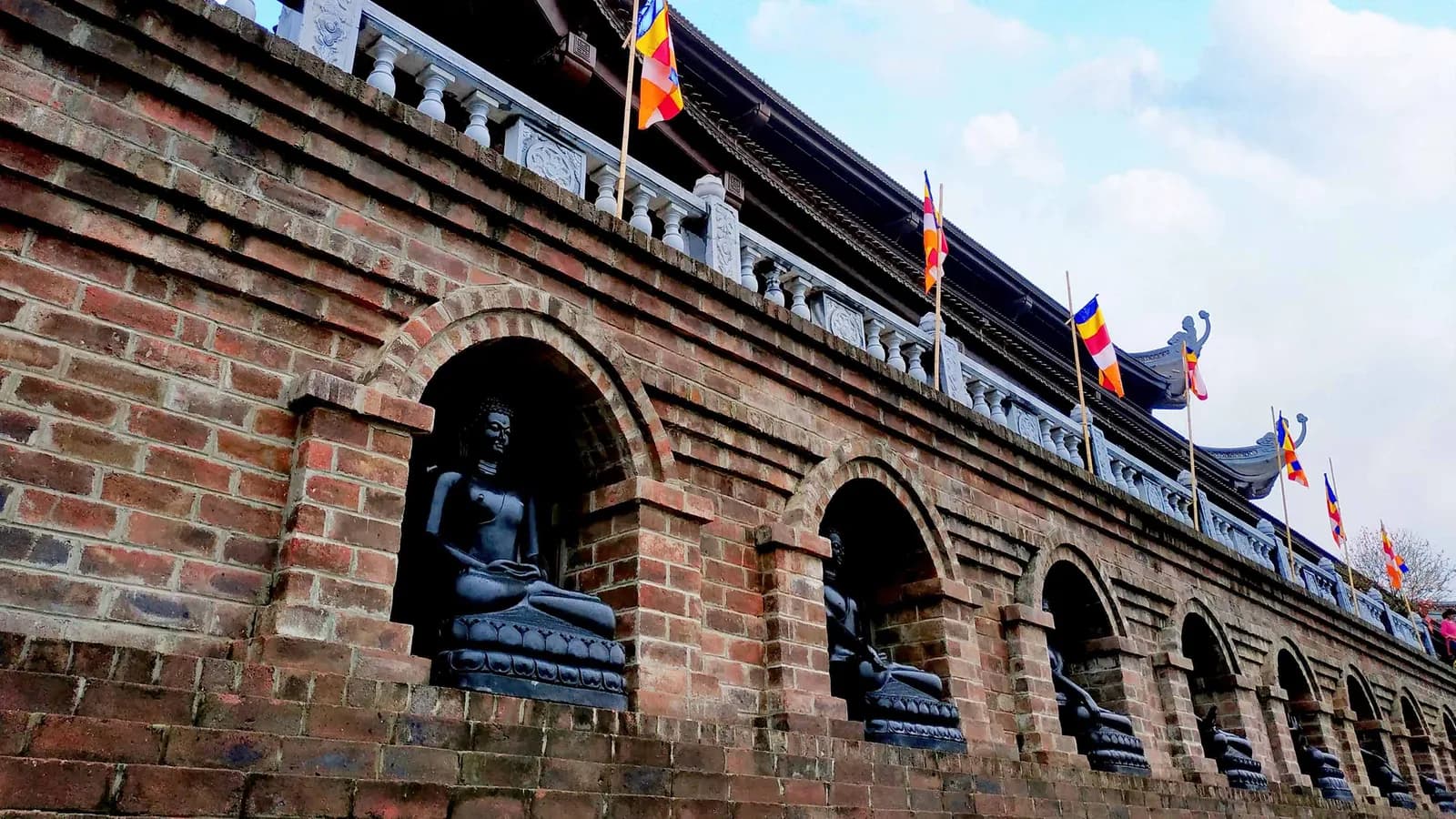 Ghé thăm Vịnh Hạ Long trên cạn nơi Tam Chúc