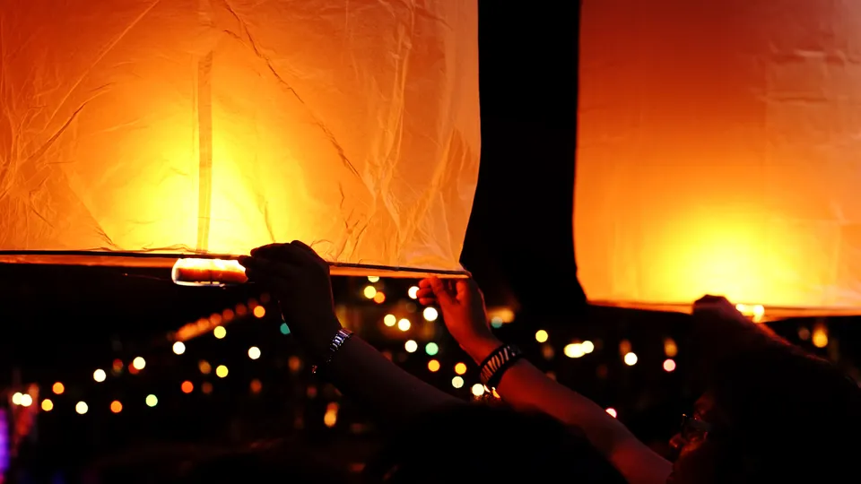Thả đèn gửi ước nguyện tại Loy Krathong, Chiangmai  