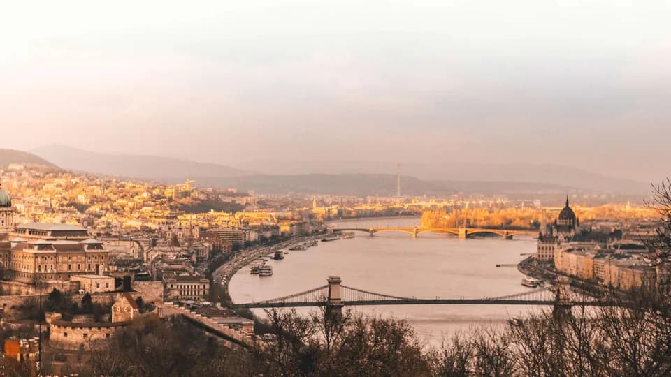 Budapest - Bình minh từ những ánh hoàng hôn xưa cũ