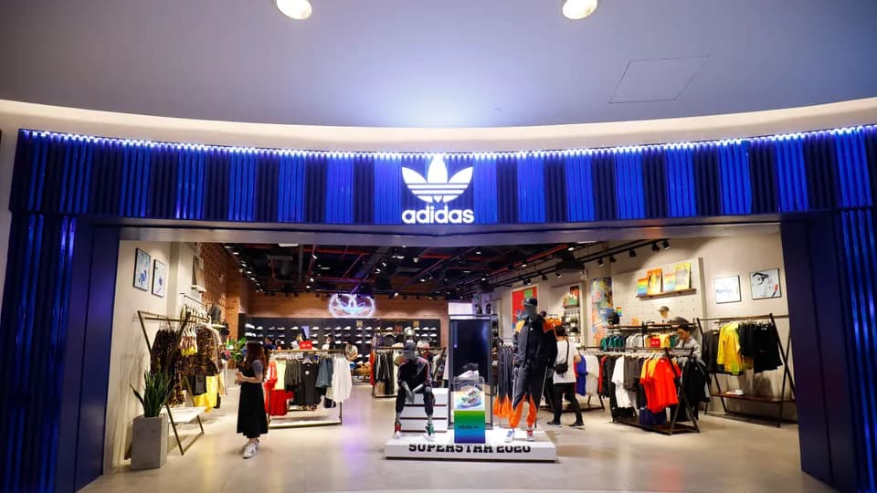 Karik cháy hết cỡ trong ngày ra mắt hệ thống cửa hàng adidas tại Crescent Mall