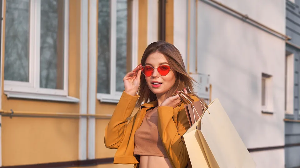 Trở thành một cô nàng ''trendy'' với những màu sắc nổi bật trong mùa hè 2021