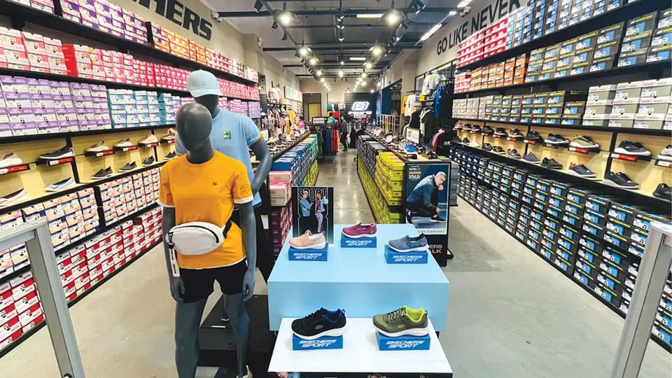 Mua càng nhiều, giảm càng sâu tại cửa hàng Outlet mới của Skechers