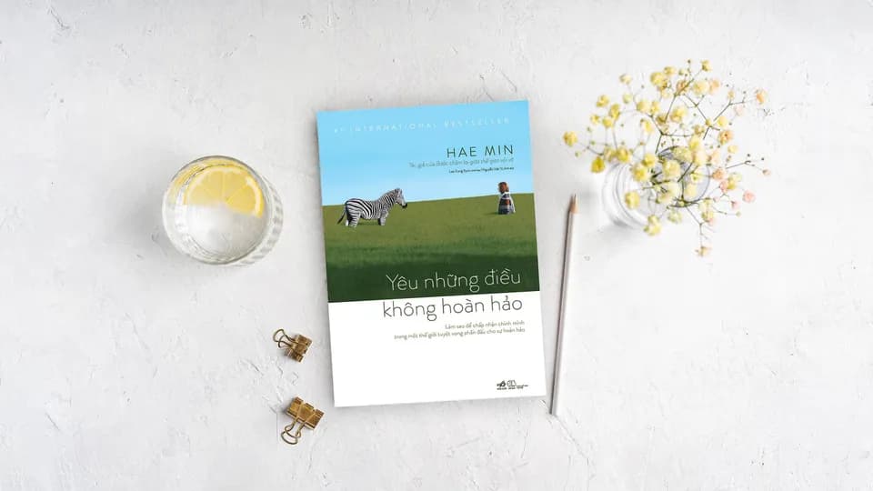 Yêu Những Điều Không Hoàn Hảo: Quay về bên trong để tự ôm lấy mình