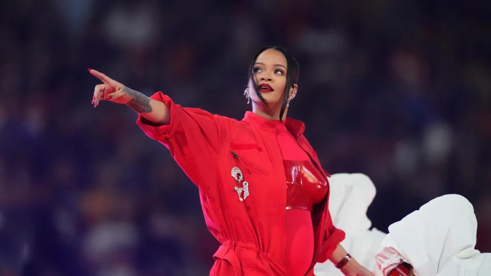 4 lời khuyên của Rihanna để phái nữ thêm tự tin vào chính mình
