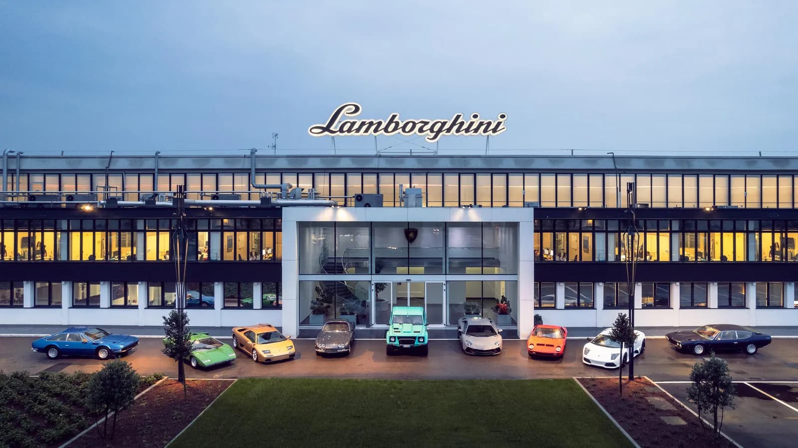 Automobili Lamborghini - Hành trình 60 năm phát triển của nhà máy và những tên tuổi siêu xe 