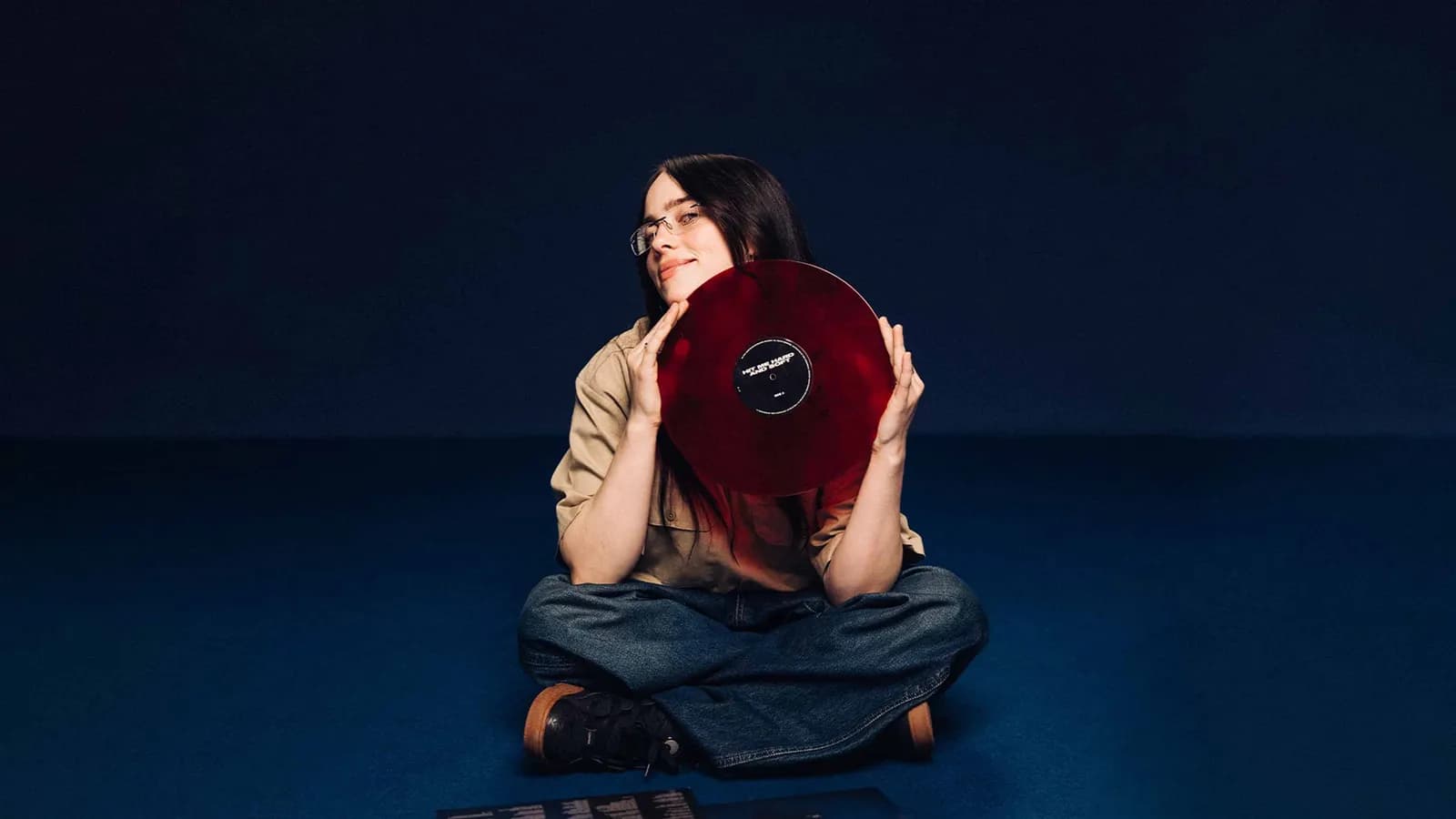 Một Billie Eilish sống động giữa âm nhạc và đời thực với album mới