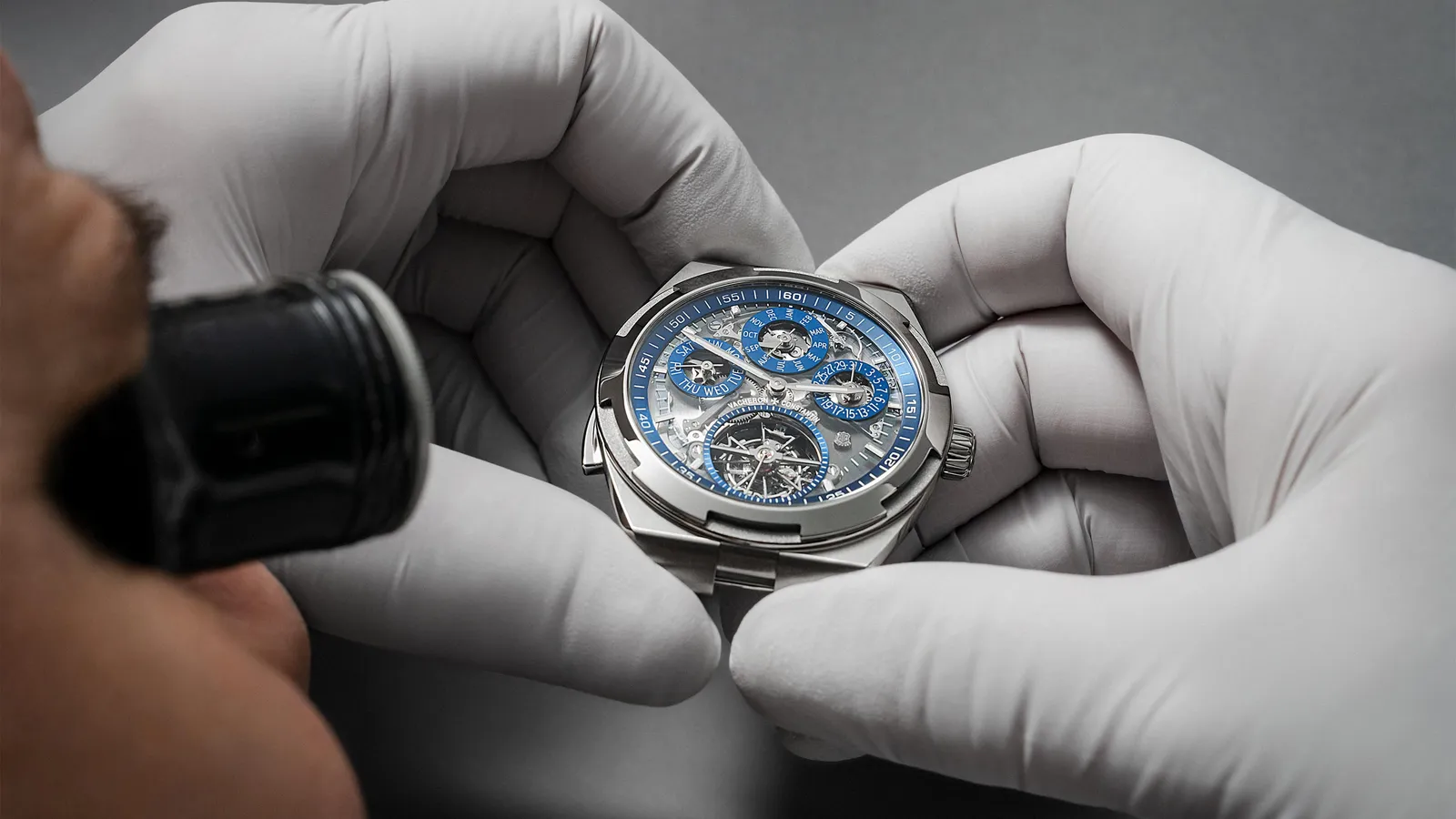 Vacheron Constantin ra mắt đồng hồ Overseas Minute Repeater đầu tiên