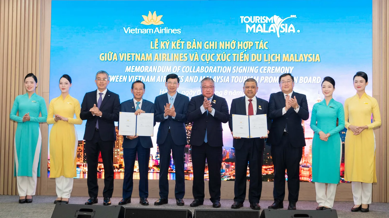 Vietnam Airlines ký kết hợp tác phát triển du lịch cùng Tourism Malaysia